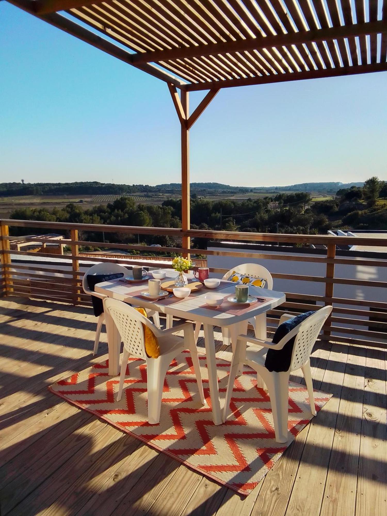 Camping Les Lodges Du Lagon Calvisson Exterior photo